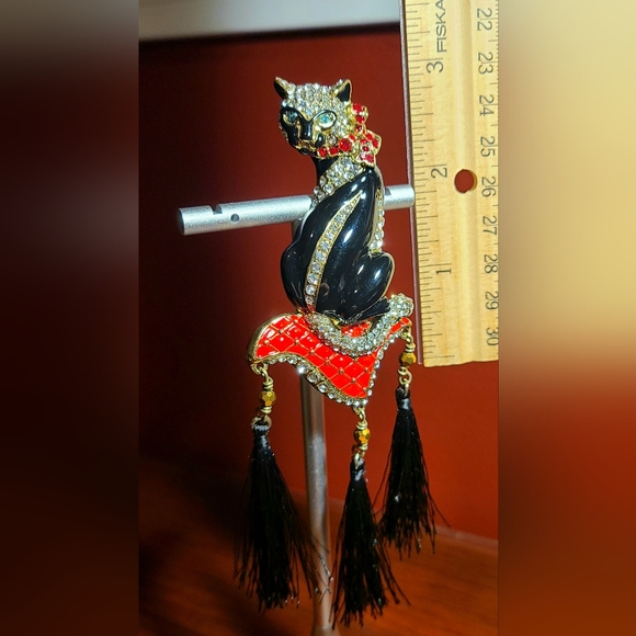 Heidi Daus Black and Gold Cat Brooch - Picture 3 of 6